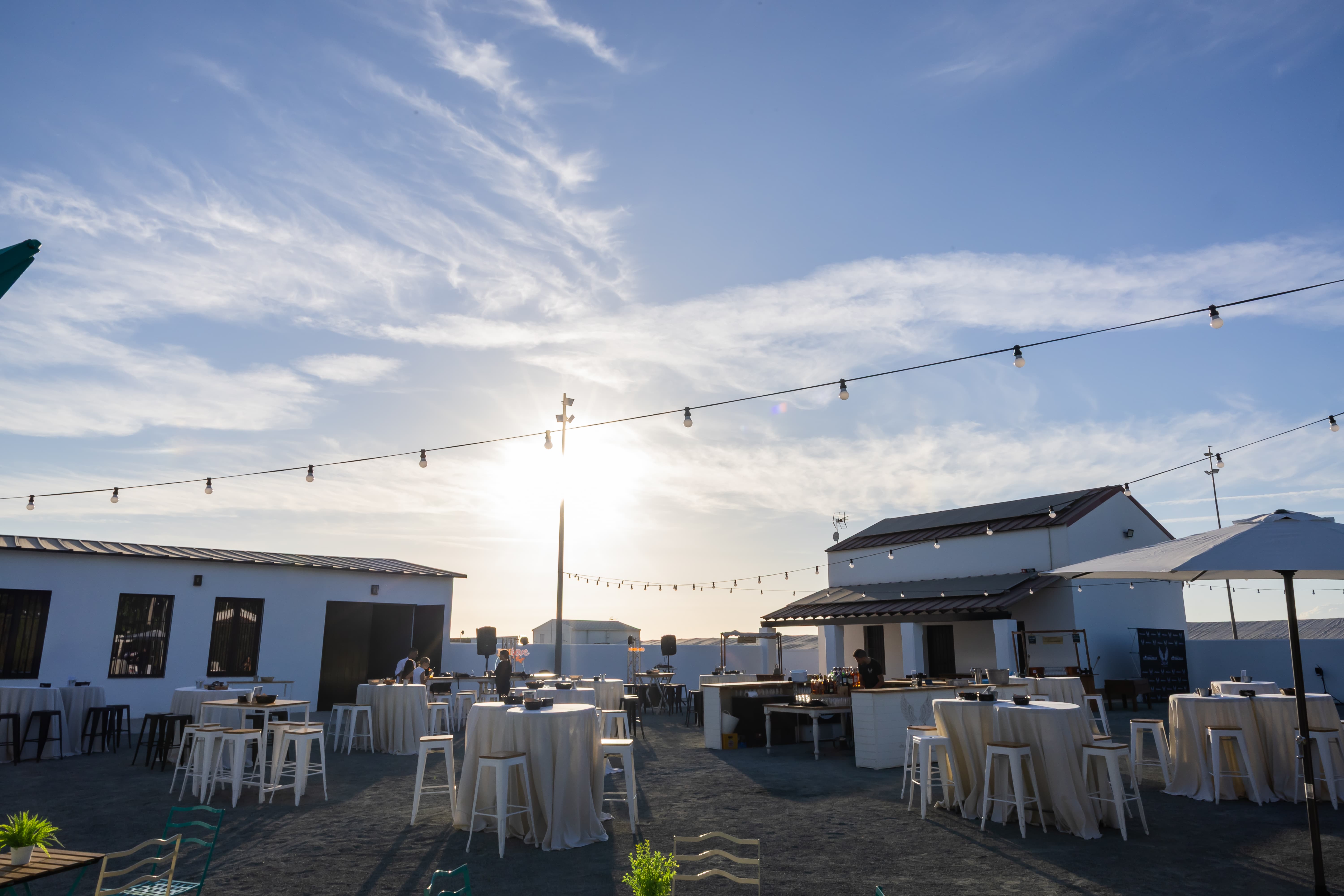 Celebración al atardecer en Finca El Giraldillo